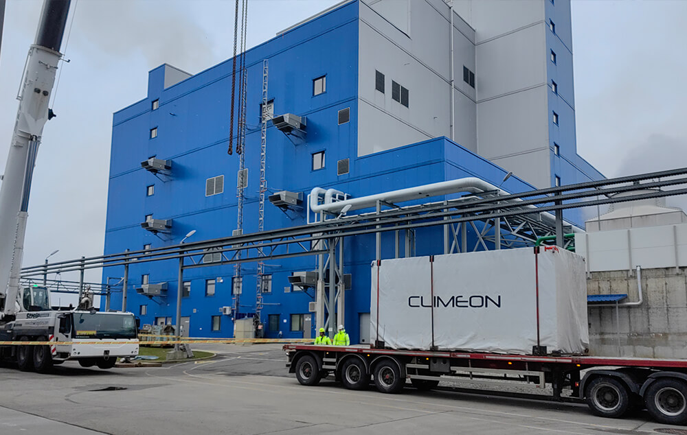 Climeon HeatPower 300 unit arriving by truck at Neo Group’s facility